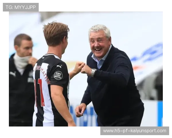 富勒姆连续推进迫使对手后退——战略与技巧的完美结合